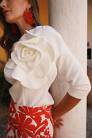 Blusa flor hombro izquierdo