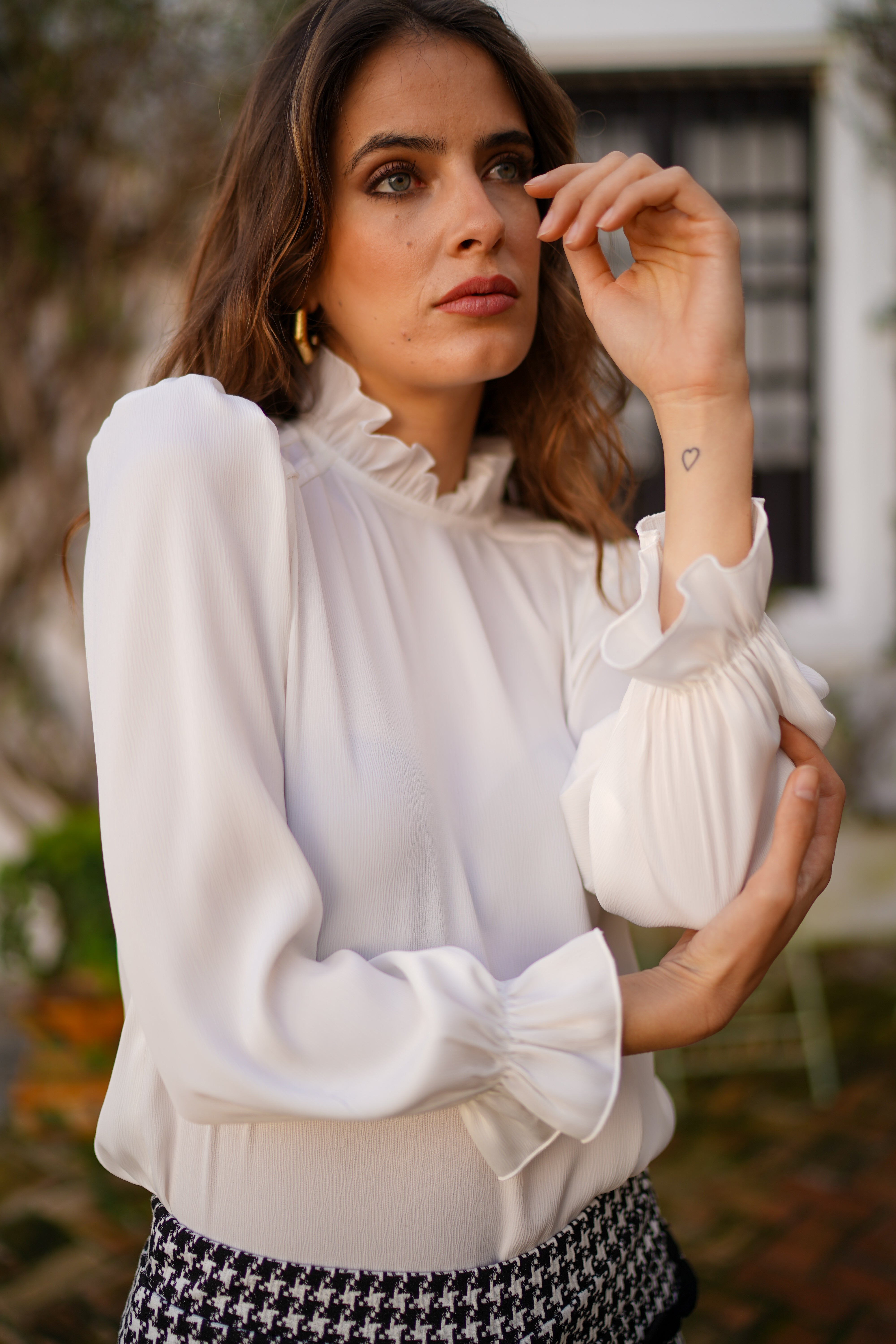 Blusa  cuello volantito cintas de terciopelo