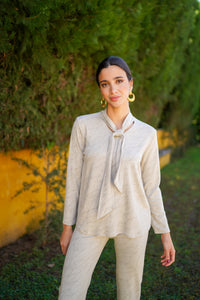 Conjunto pantalon y bluson corbatin
