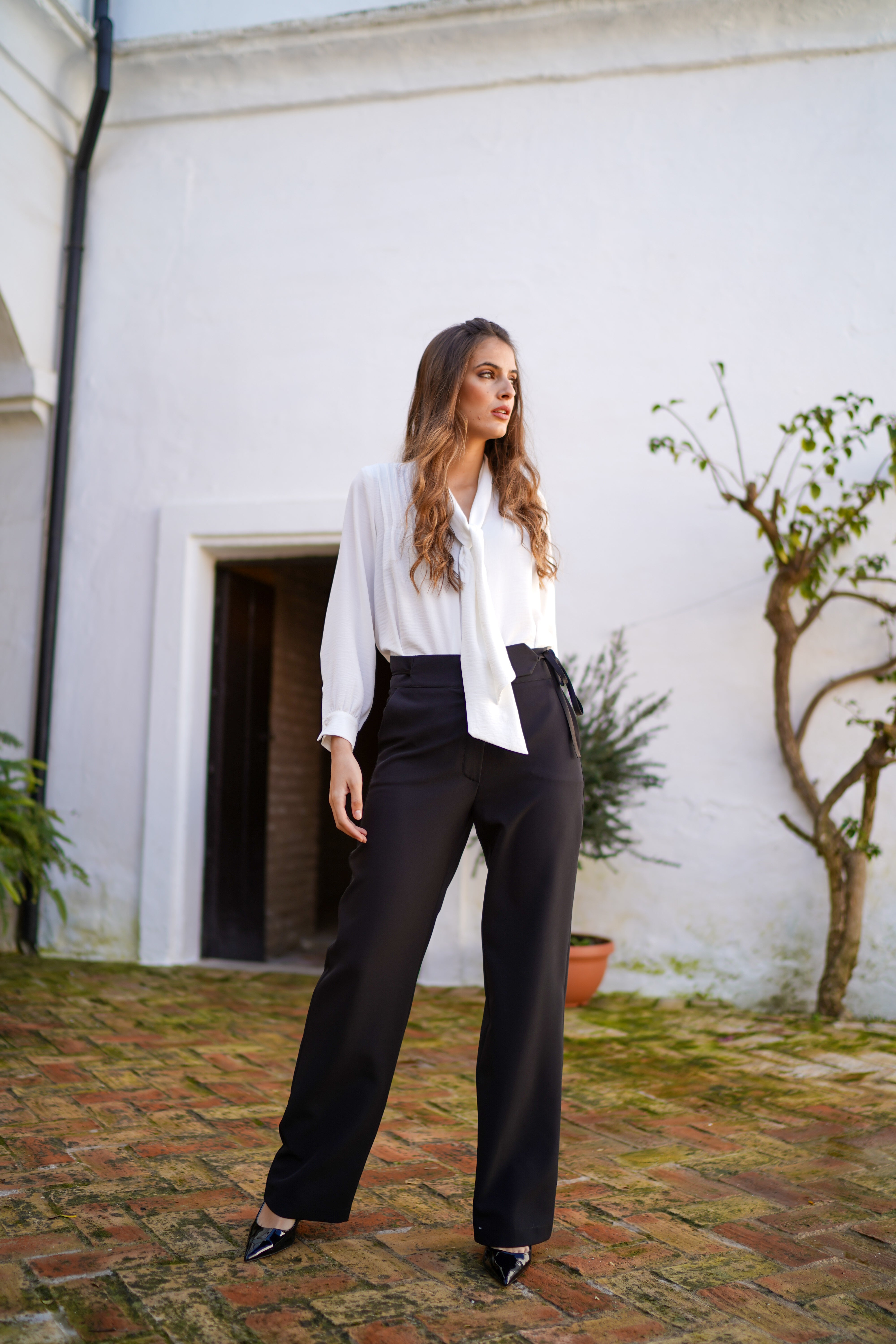 Pantalon cinturilla con lazo liso brillo