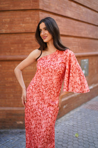 Vestido desigual manga trompeta