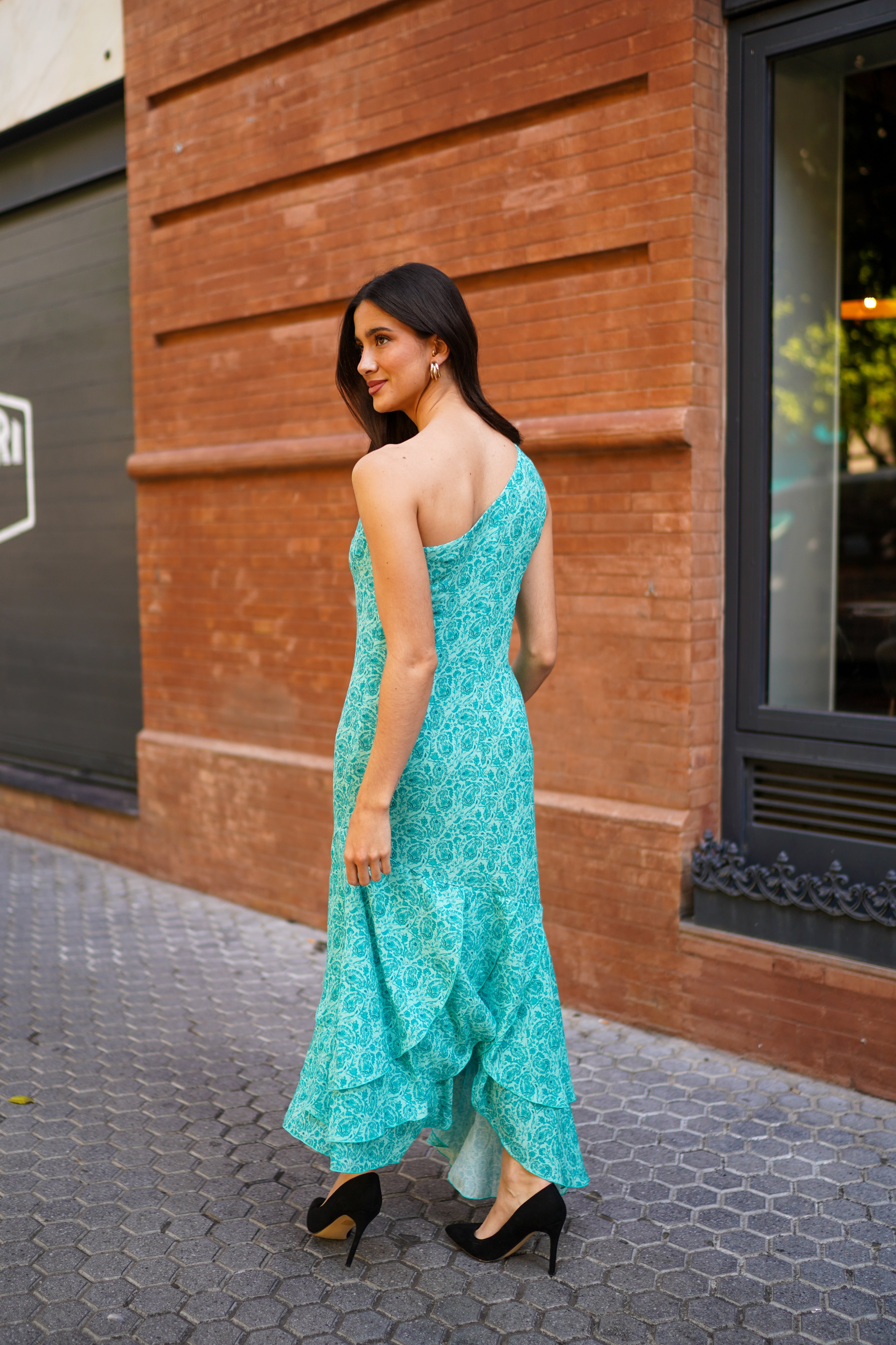 Vestido desigual volantes capas