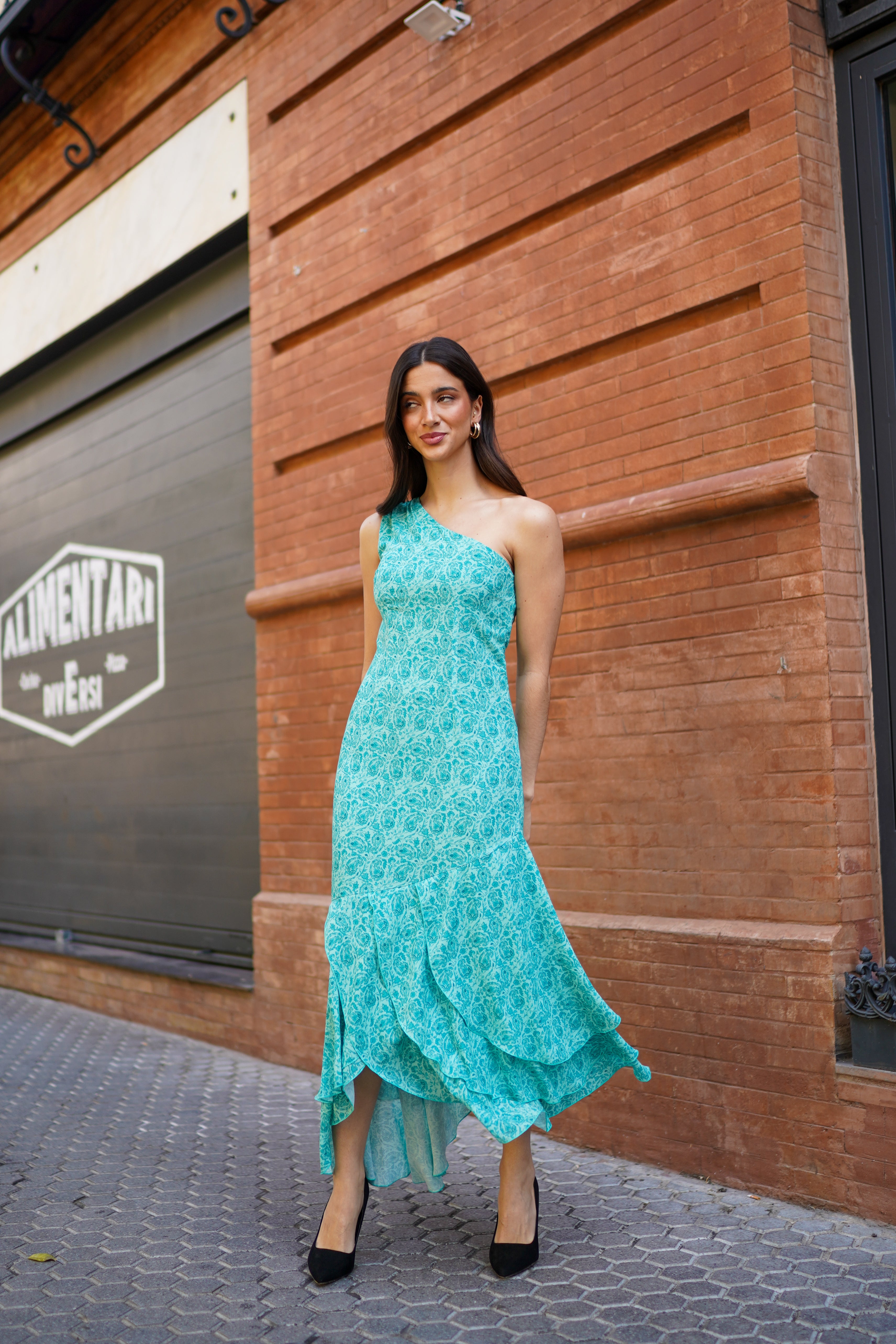 Vestido desigual volantes capas
