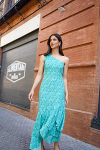 Vestido desigual volantes capas