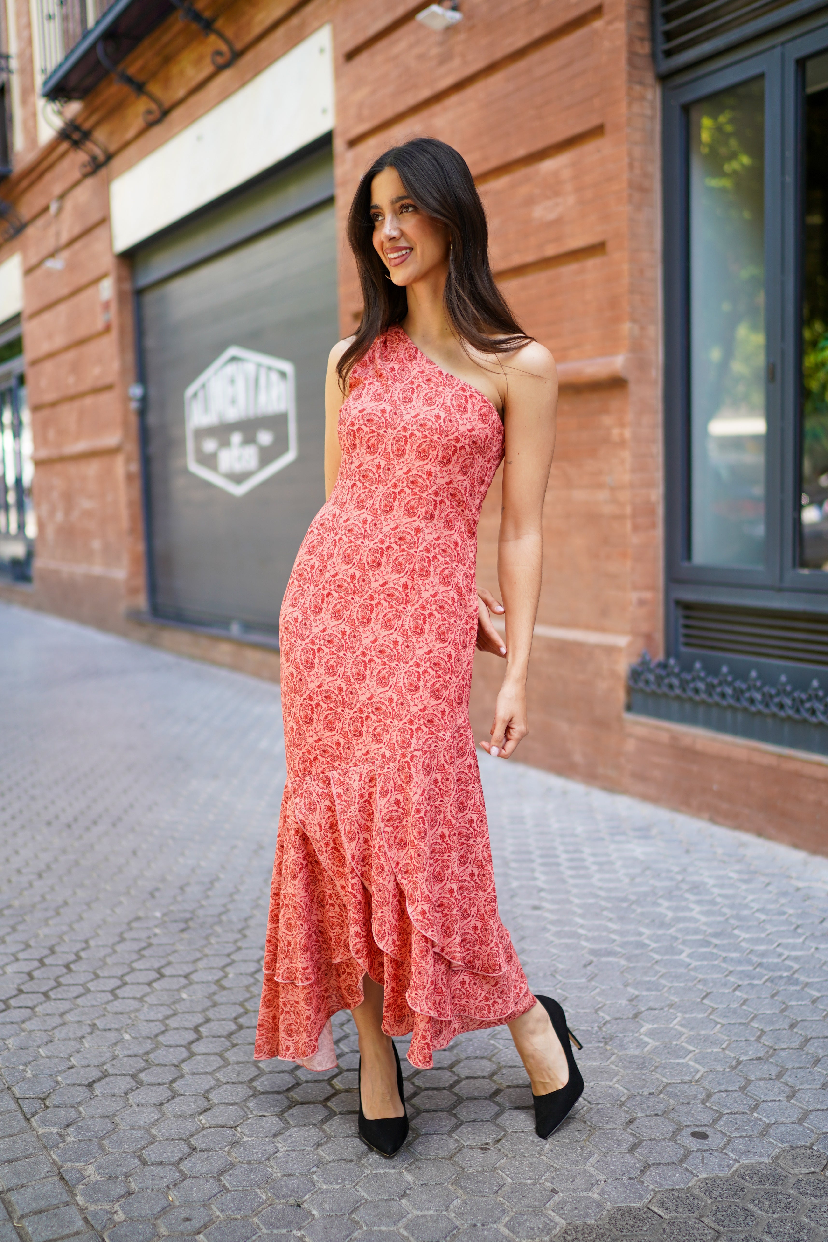 Vestido desigual volantes capas