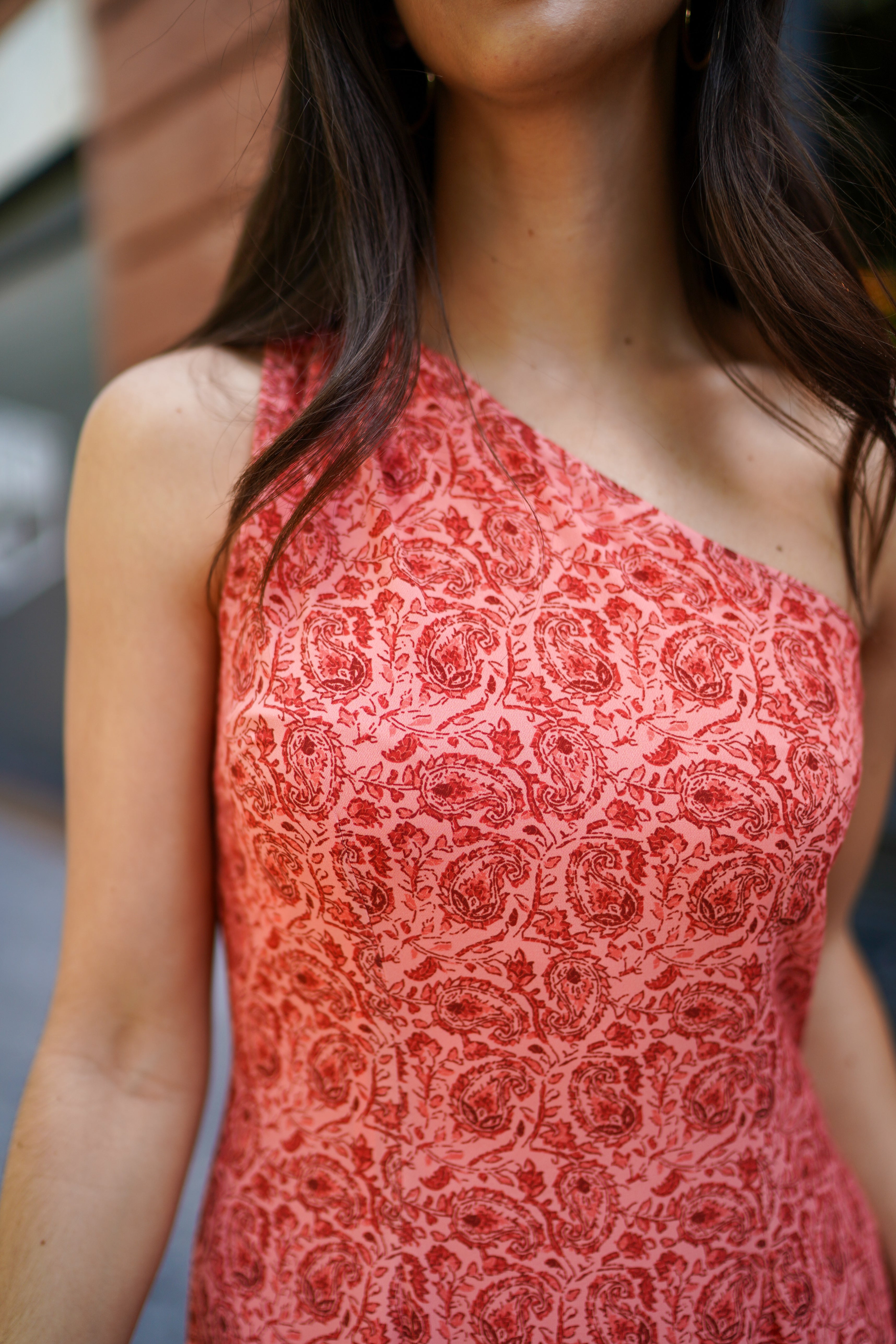 Vestido desigual volantes capas
