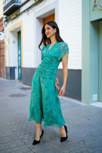 Vestido museta drapeada capa