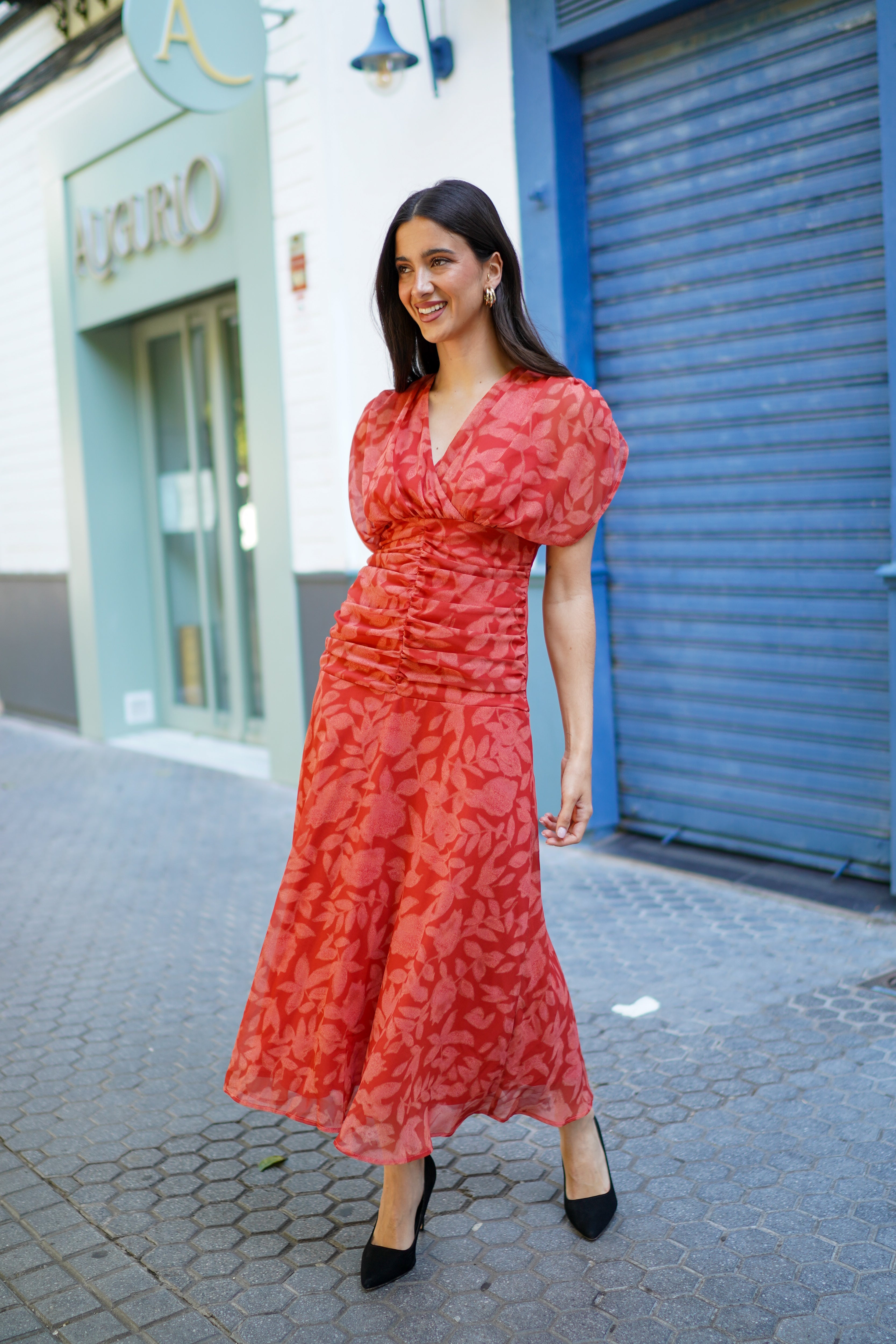 Vestido museta drapeada capa