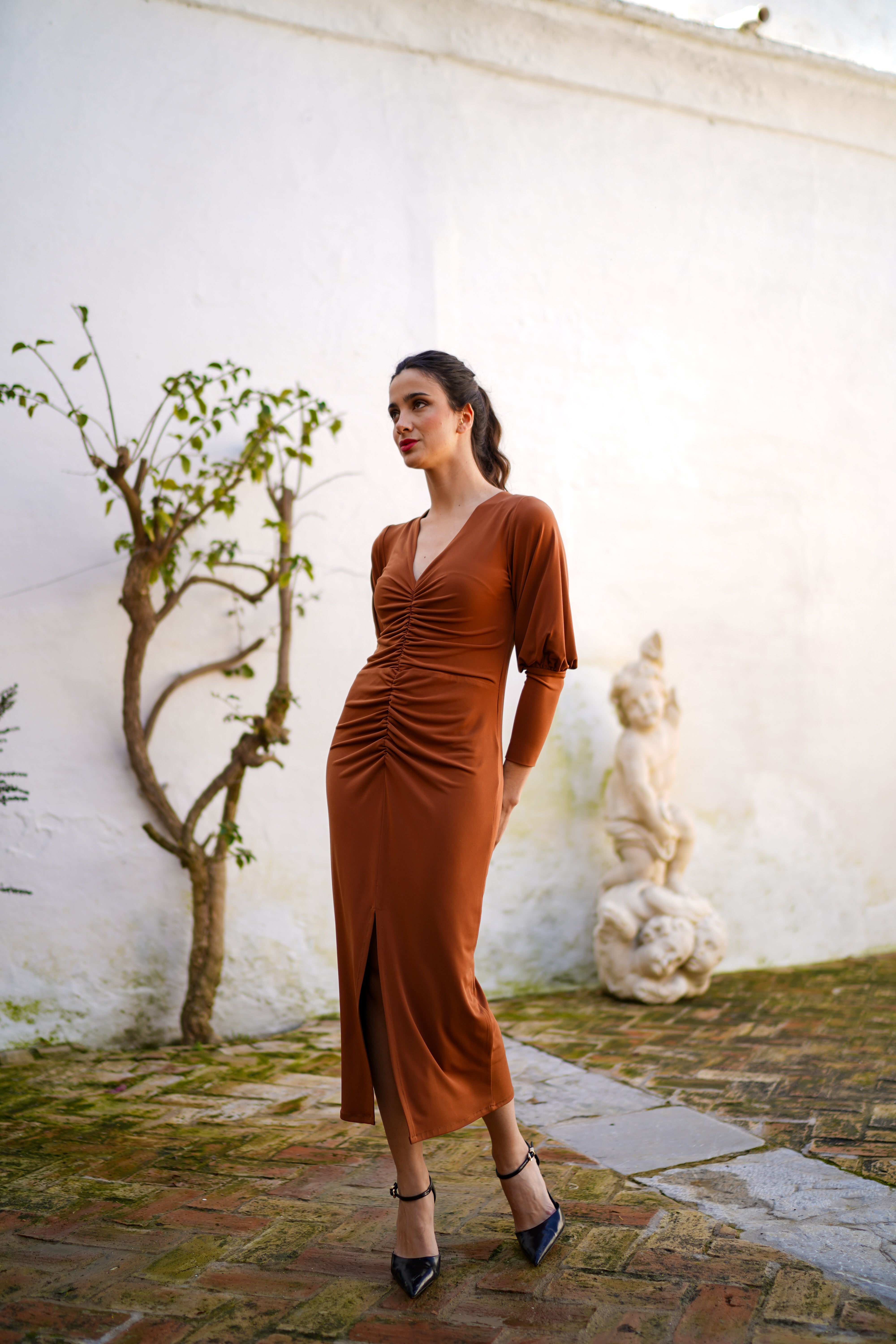Vestido drapeado mangas globo liso