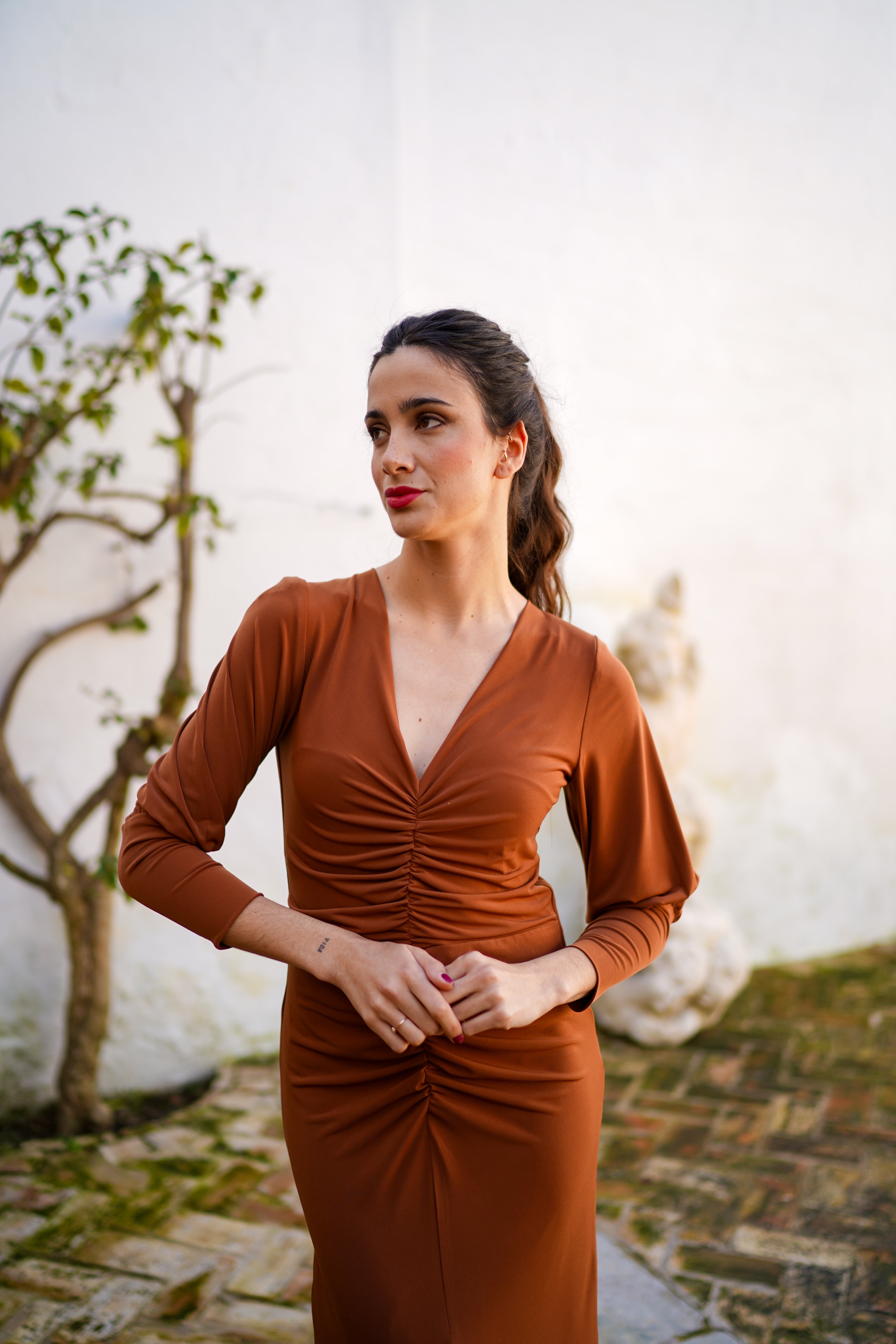Vestido drapeado mangas globo liso