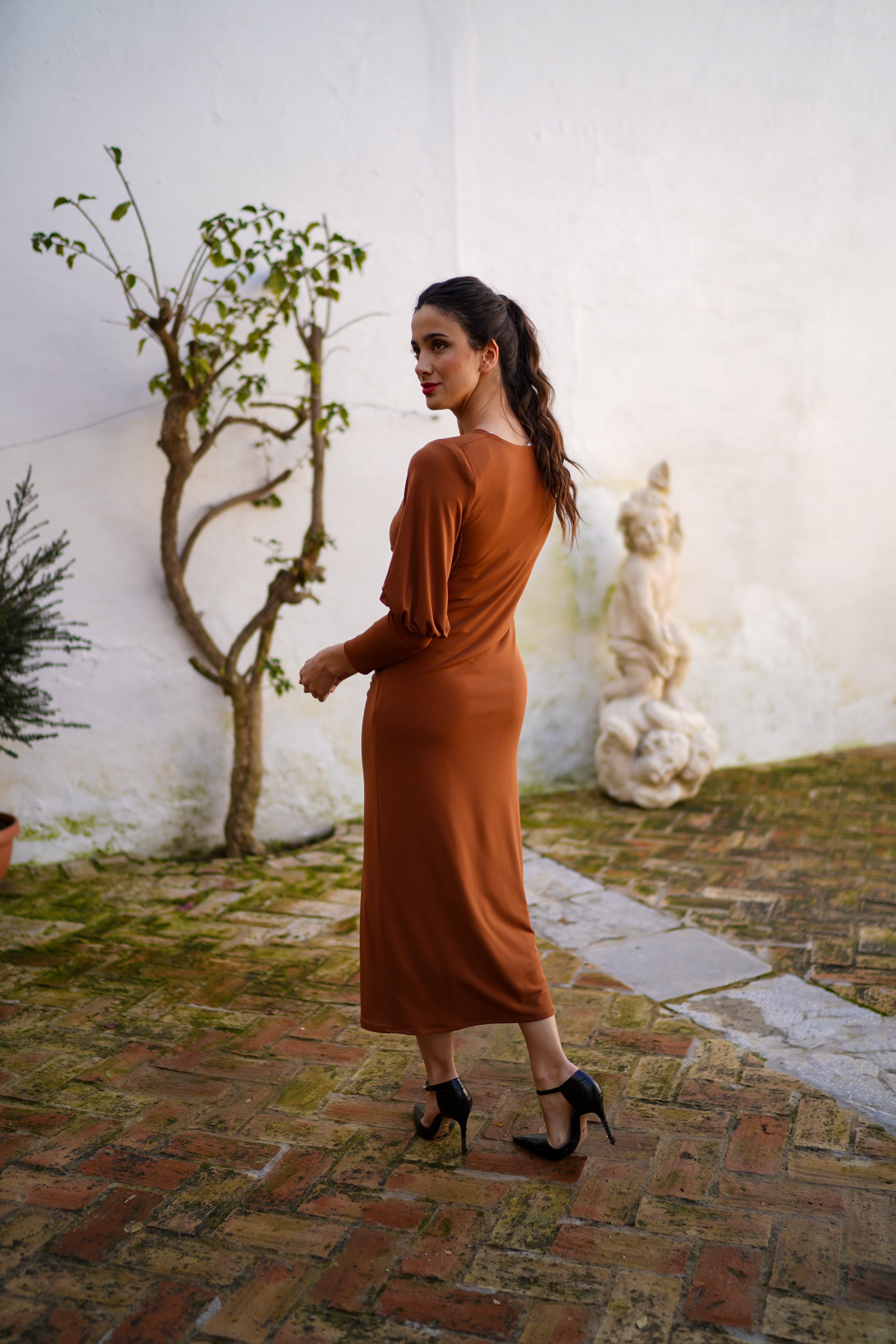 Vestido drapeado mangas globo liso
