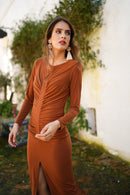 Vestido drapeado liso