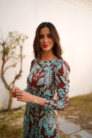 Vestido pliegues hebilla estampado