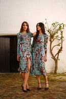 Vestido pliegues hebilla estampado