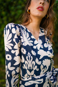 Vestido cruzado estampado
