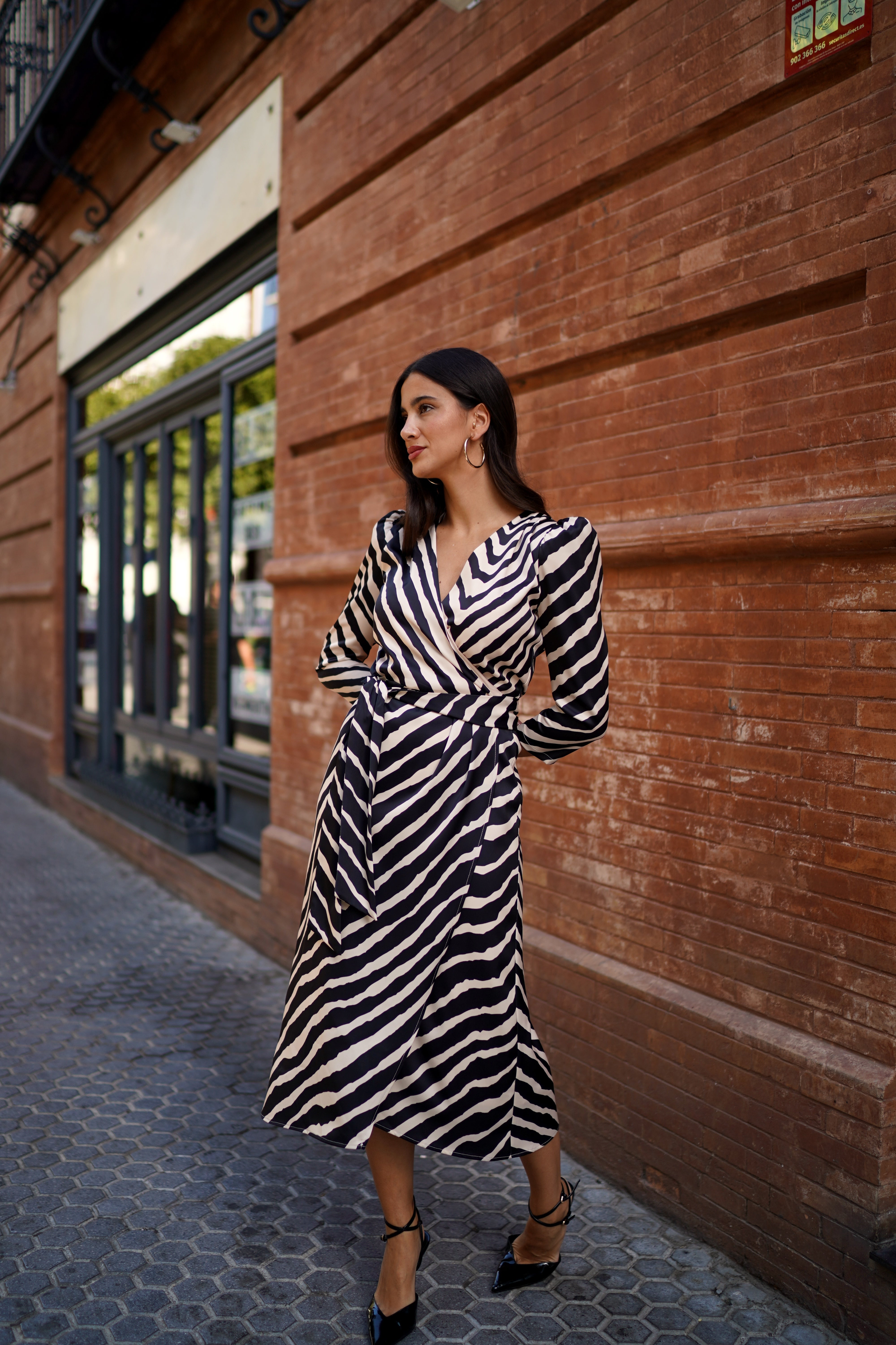 Vestido cruzado estampado Negro