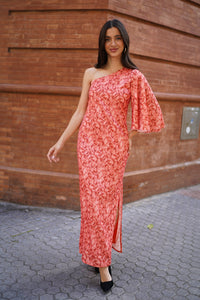 Vestido desigual manga trompeta